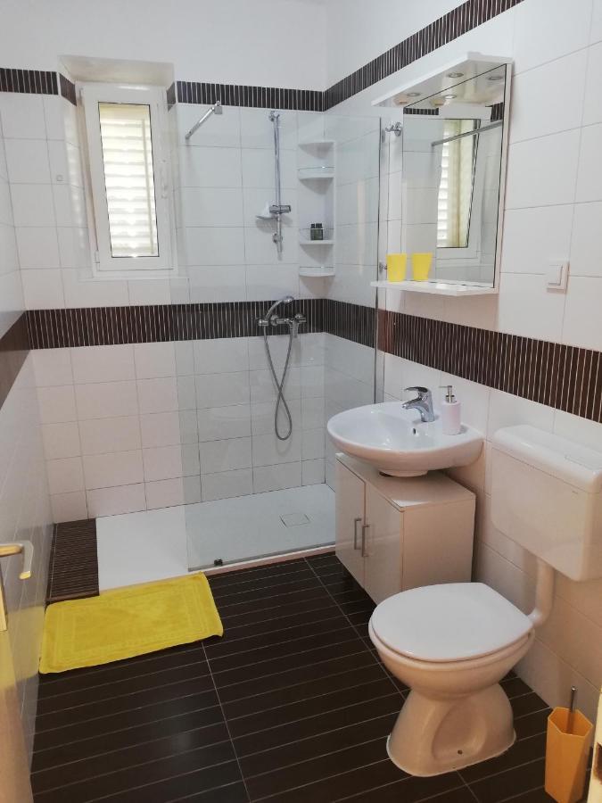 Yellow Room Guesthouse دوبروفينك المظهر الخارجي الصورة