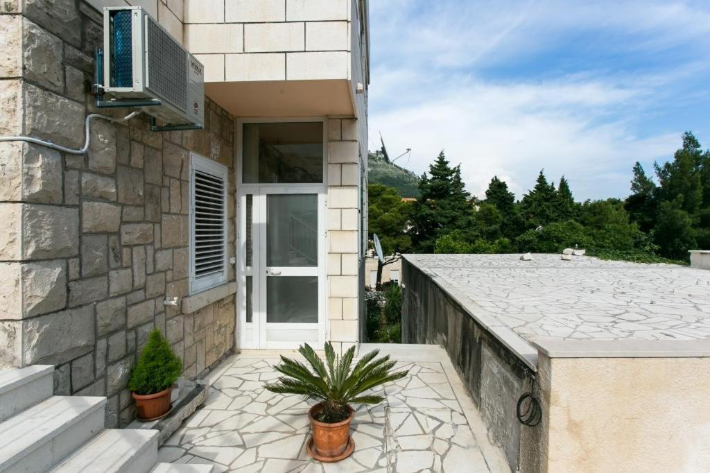 Yellow Room Guesthouse دوبروفينك المظهر الخارجي الصورة