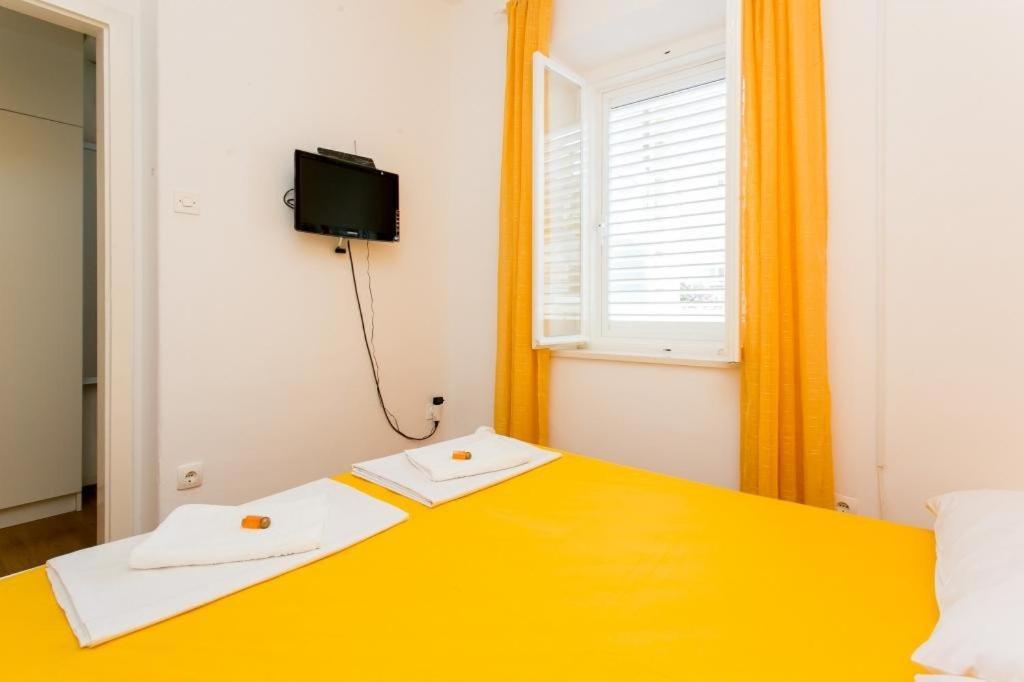 Yellow Room Guesthouse دوبروفينك المظهر الخارجي الصورة