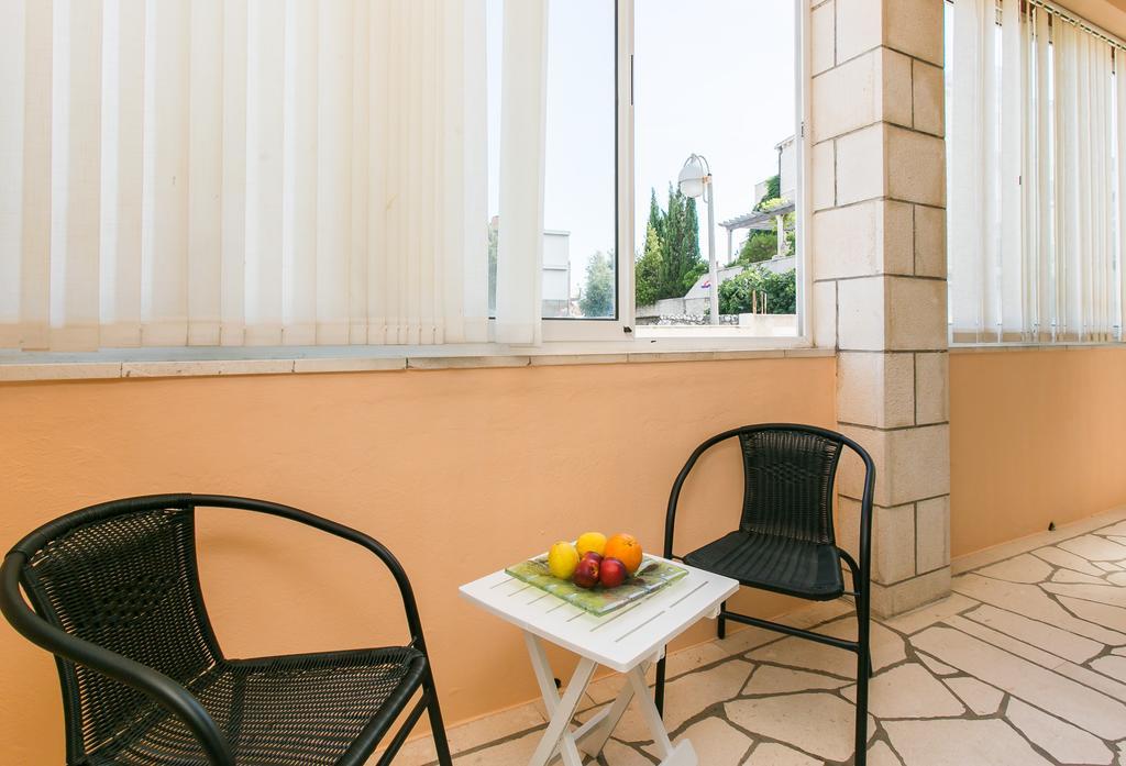 Yellow Room Guesthouse دوبروفينك الغرفة الصورة