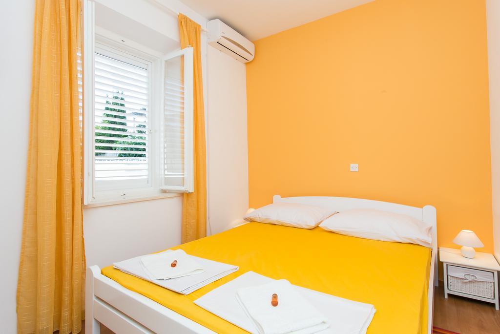 Yellow Room Guesthouse دوبروفينك الغرفة الصورة